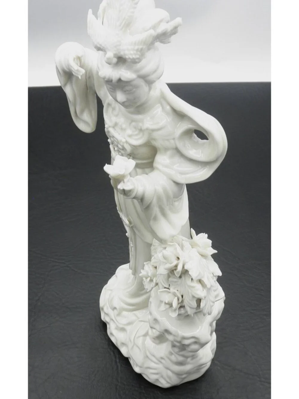 Porcelain Geisha Figurine Statue Cream Colored Bird Hat Flowers 11 IN Exquisite! - Picture 16 of 16